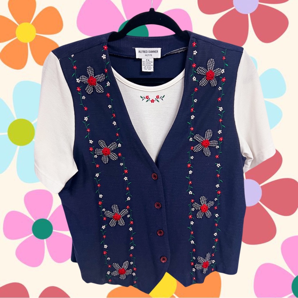 Vintage Alfred Dunner blue and white daisy vest with shirt